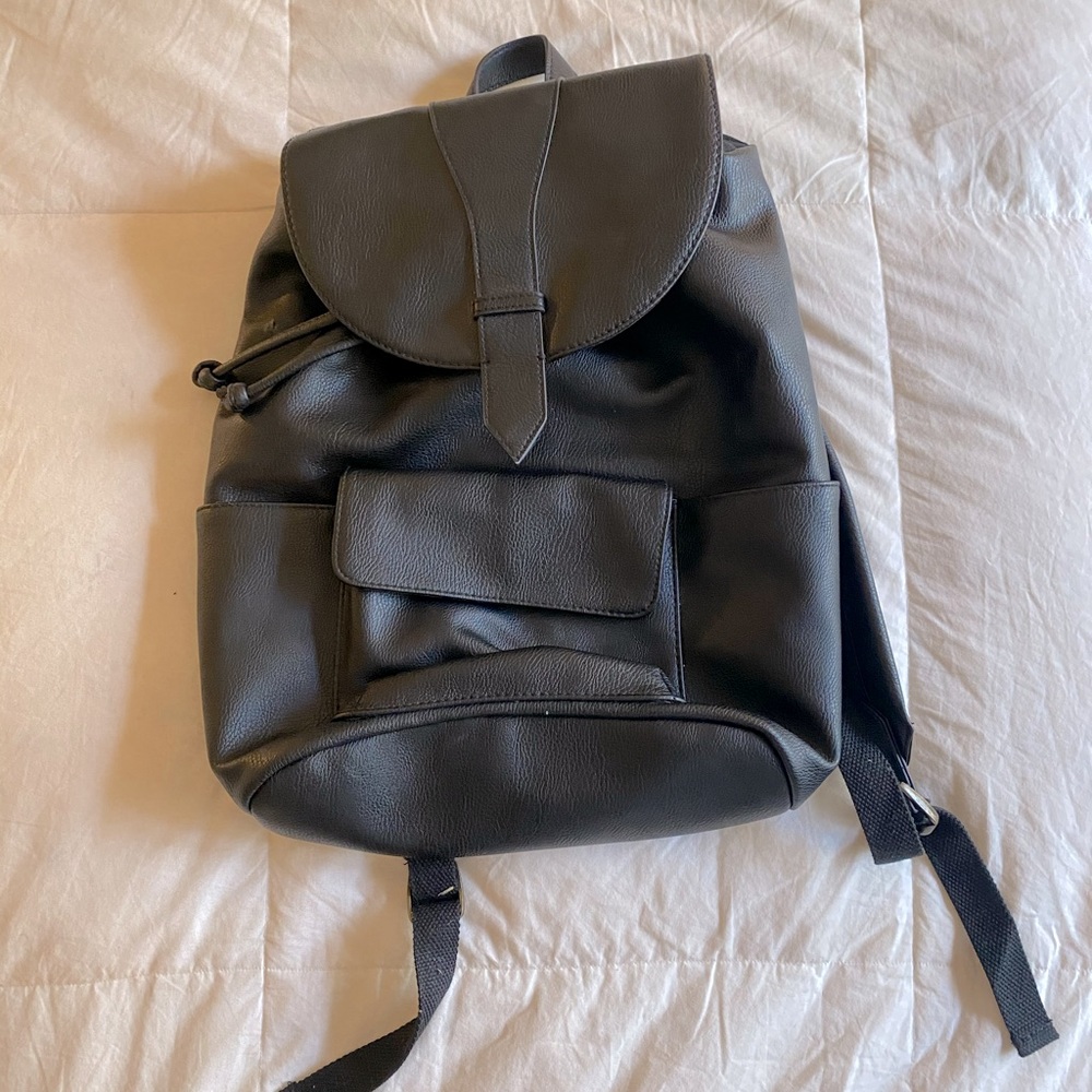 Universal Threads black backpack